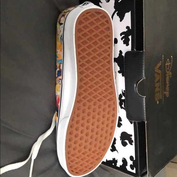 Vans X Disney Shoes with matching socks - Picture 2 of 4